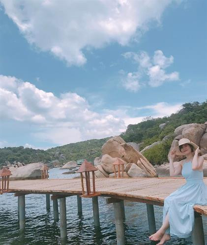 Đến với Bình Lập, cảm giác chỉ giản đơn như sau những ngày làm việc bon chen mệt mỏi, bạn trở về quê nhà và thấy mọi thứ vẫn nguyên vẹn ở đó. Một vùng biển nhỏ mà đã đến rồi sẽ rất khó có thể quên. Đến với Bình Lập, cảm giác chỉ giản đơn như sau những ngày làm việc bon chen mệt mỏi, bạn trở về quê nhà và thấy mọi thứ vẫn nguyên vẹn ở đó. Một vùng biển nhỏ mà đã đến rồi sẽ rất khó có thể quên.