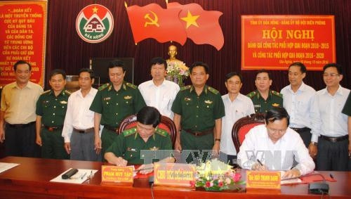 Đại diện Tỉnh ủy Đắk Nông và Đảng ủy Bộ đội Biên phòng ký kết công tác phối hợp giai đoạn 2016 - 2020