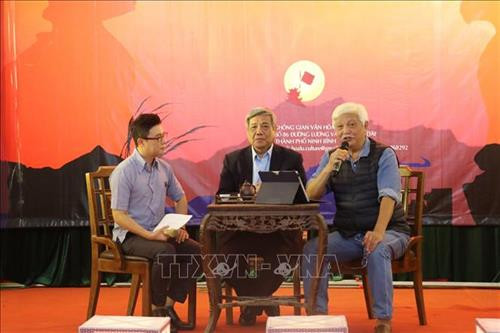 Các nhà khoa học, nhà nghiên cứu trao đổi về đặc trưng của Nghê Việt. Ảnh: Ninh Đức Phương - TTXVN Các nhà khoa học, nhà nghiên cứu trao đổi về đặc trưng của Nghê Việt. Ảnh: Ninh Đức Phương - TTXVN