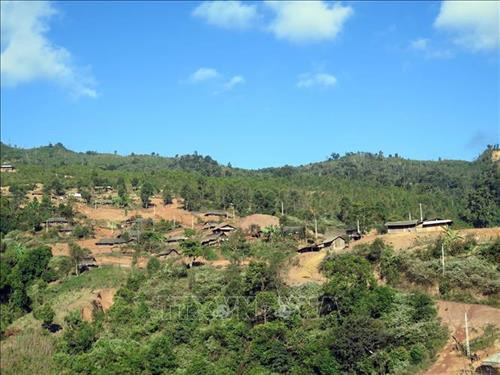 Số trẻ không có giấy khai sinh chủ yếu sinh sống ở các bản vùng cao, biên giới. Ảnh: Hữu Quyết - TTXVN Số trẻ không có giấy khai sinh chủ yếu sinh sống ở các bản vùng cao, biên giới. Ảnh: Hữu Quyết - TTXVN