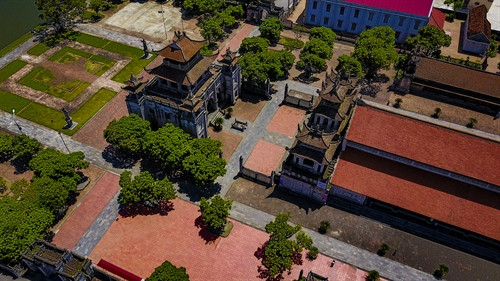 Kiến trúc Đông - Tây kết hợp là vẻ đẹp độc đáo của nhà thờ đá Phát Diệm. Kiến trúc Đông - Tây kết hợp là vẻ đẹp độc đáo của nhà thờ đá Phát Diệm.