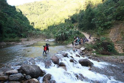 Đường vào bản Nậm Tần Mông 1