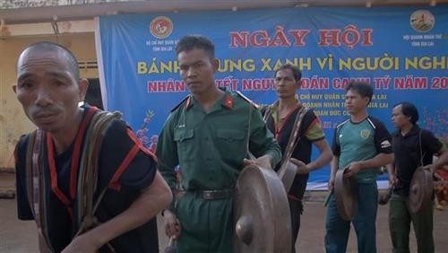 Quân dân sum vầy trong các tiết mục giao lưu văn nghệ mừng Đảng, mừng Xuân Canh Tý 2020. Ảnh: Hồng Điệp - TTXVN Quân dân sum vầy trong các tiết mục giao lưu văn nghệ mừng Đảng, mừng Xuân Canh Tý 2020. Ảnh: Hồng Điệp - TTXVN