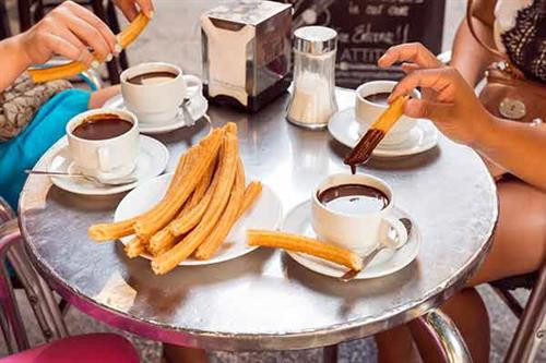 Churros món bánh ngọt phổ biến của Tây Ban Nha