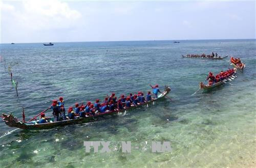 Lễ khao Lề thế lính Hoàng Sa tại làng An Hải, xã An Hải, huyện Lý Sơn (Quảng Ngãi). Ảnh: Phước Ngọc - TTXVN Lễ khao Lề thế lính Hoàng Sa tại làng An Hải, xã An Hải, huyện Lý Sơn (Quảng Ngãi). Ảnh: Phước Ngọc - TTXVN