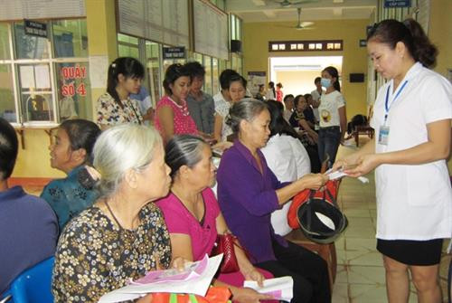 Hỗ trợ khám, chữa bệnh bảo hiểm y tế vào thứ 7, chủ nhật tại thành phố Yên Bái, tỉnh Yên Bái. Ảnh: dangcongsan.vn Hỗ trợ khám, chữa bệnh bảo hiểm y tế vào thứ 7, chủ nhật tại thành phố Yên Bái, tỉnh Yên Bái. Ảnh: dangcongsan.vn