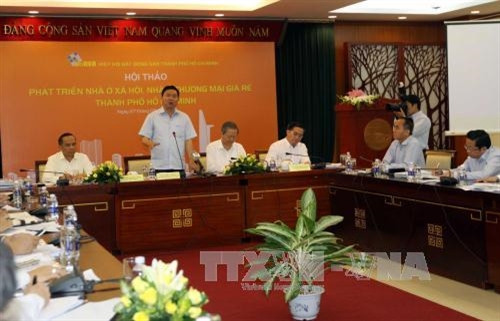 Bí thư Thành Ủy Thành phố Hồ Chí Minh Đinh La Thăng phát biểu tại hội thảo. Ảnh: Thanh Vũ-TTXVN