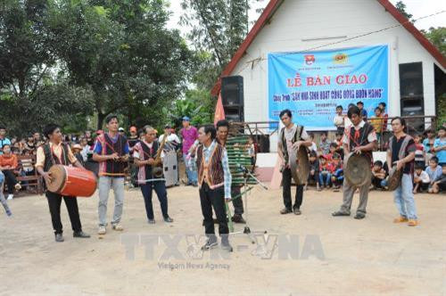 Biểu diễn nhạc cụ dân tộc trong lễ hội. Ảnh: Tuấn Anh – TTXVN Biểu diễn nhạc cụ dân tộc trong lễ hội. Ảnh: Tuấn Anh – TTXVN