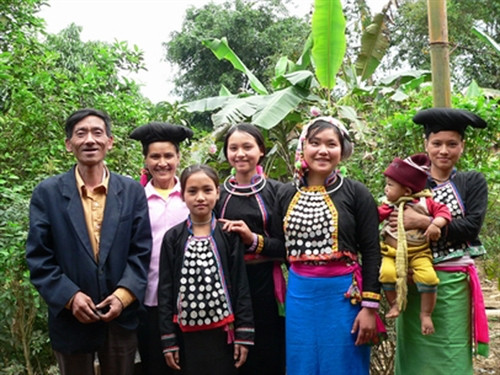 Trang phục truyền thống của người Si-la. Ảnh: baomoi.com Trang phục truyền thống của người Si-la. Ảnh: baomoi.com