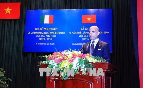 Tổng Lãnh sự Cộng hòa Italy tại thành phố Hồ Chí Minh Dante Brandi phát biểu tại buổi lễ. Ảnh: Xuân Khu - TTXVN Tổng Lãnh sự Cộng hòa Italy tại thành phố Hồ Chí Minh Dante Brandi phát biểu tại buổi lễ. Ảnh: Xuân Khu - TTXVN