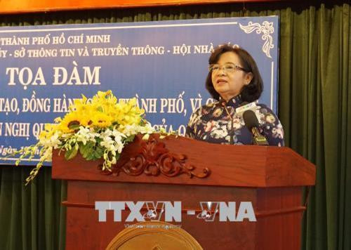 Bà Thân Thị Thư, Trưởng Ban Tuyên giáo Thành ủy Thành phố Hồ Chí Minh phát biểu tại buổi tọa đàm. Ảnh: Thu Hoài - TTXVN Bà Thân Thị Thư, Trưởng Ban Tuyên giáo Thành ủy Thành phố Hồ Chí Minh phát biểu tại buổi tọa đàm. Ảnh: Thu Hoài - TTXVN