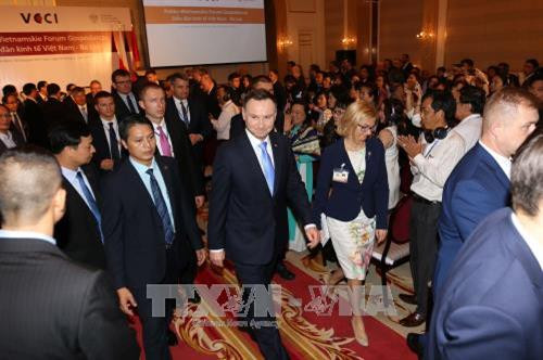 Tổng thống Ba Lan Andrzej Duda và Phó Chủ tịch Thường trực UBND thành phố Hồ Chí Minh Lê Thanh Liêm cùng tham dự diễn đàn. Ảnh: Thanh Vũ-TTXVN