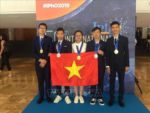 Các học sinh Việt Nam tham dự kỳ thi Olympic Vật lý quốc tế lần thứ 50 tại Israel. Ảnh: TTXVN/phát Các học sinh Việt Nam tham dự kỳ thi Olympic Vật lý quốc tế lần thứ 50 tại Israel. Ảnh: TTXVN/phát