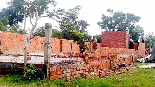 Nhà xây dựng trái phép. Nguồn: sggp.org.vn Nhà xây dựng trái phép. Nguồn: sggp.org.vn