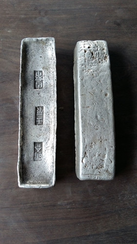 Nồi đồng, thanh kiếm và miếng bạc nén - sính lễ bắt buộc để cưới vợ của đàn ông Bru-Vân Kiều Nồi đồng, thanh kiếm và miếng bạc nén - sính lễ bắt buộc để cưới vợ của đàn ông Bru-Vân Kiều