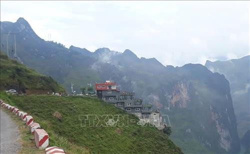 Nhà nghỉ, nhà hàng Panorama Mã Pì Lèng. Ảnh: Nguyễn Chiến - TTXVN Nhà nghỉ, nhà hàng Panorama Mã Pì Lèng. Ảnh: Nguyễn Chiến - TTXVN