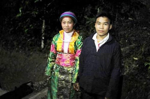 Trang phục cưới của cô dâu, chú rể người Mông Trang phục cưới của cô dâu, chú rể người Mông