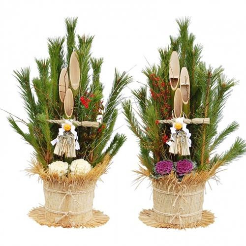 Kadomatsu đặt ở cạnh cửa Kadomatsu đặt ở cạnh cửa