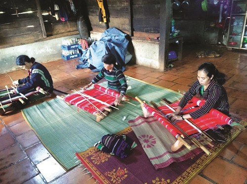Dệt thổ cẩm - một nét văn hóa truyền thống của đồng bào M’Nông được bảo tồn và phát triển.