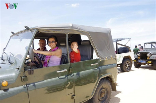 Ở đây du khách có thể tìm được cảm giác mạnh qua các trò chơi như lái xe Jeep..