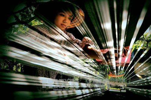 Tác phẩm "Sợi nắng" tại triển lãm. Ảnh: BTC cung cấp/TTXVN phát