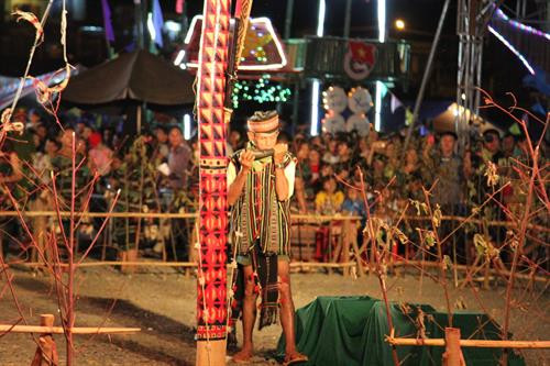 Tái hiện Lễ cúng sức khỏe của dân tộc M’Nông. Ảnh: Ngọc Minh - TTXVN Tái hiện Lễ cúng sức khỏe của dân tộc M’Nông. Ảnh: Ngọc Minh - TTXVN