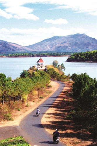 Một góc hồ T'Nưng (Biển Hồ), điểm du lịch hấp dẫn đối với du khách khi đến thành phố Pleiku