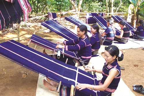 Dệt thổ cẩm, nghề truyền thống được đồng bào luôn trân trọng, gìn giữ