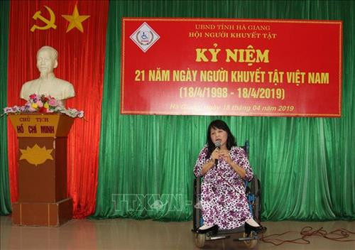 Chị Nguyễn Thị Minh, Phó Chủ tịch Hội Người khuyết tật Thành phố Hà Giang (Hà Giang) tham gia tiết mục văn nghệ tại Lễ kỷ niệm 21 năm Ngày người khuyết tật Việt Nam . Ảnh: Nguyễn Chiến - TTXVN Chị Nguyễn Thị Minh, Phó Chủ tịch Hội Người khuyết tật Thành phố Hà Giang (Hà Giang) tham gia tiết mục văn nghệ tại Lễ kỷ niệm 21 năm Ngày người khuyết tật Việt Nam . Ảnh: Nguyễn Chiến - TTXVN