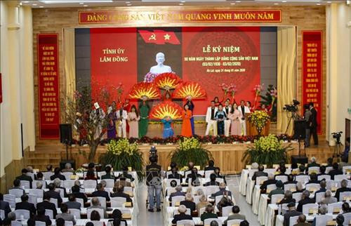 Lâm Đồng kỷ niệm 90 năm Ngày thành lập Đảng Cộng sản Việt Nam. Ảnh: Đặng Anh Tuấn - TTXVN Lâm Đồng kỷ niệm 90 năm Ngày thành lập Đảng Cộng sản Việt Nam. Ảnh: Đặng Anh Tuấn - TTXVN