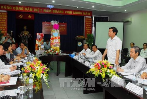 Bí thư Thành ủy Thành phố Hồ Chí Minh Đinh La Thăng thăm, kiểm tra các bến xe và cảng hàng không Quốc tế Tân Sơn Nhất ảnh 1