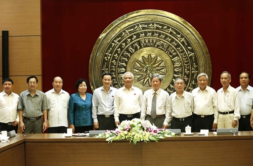 Chiều 1/6/2016, tại Hà Nội, Phó Chủ tịch Quốc hội Uông Chu Lưu tiếp Đoàn Đại biểu Quốc hội tỉnh Phú Yên qua các thời kỳ. Trong ảnh: Phó Chủ tịch Quốc hội Uông Chu Lưu với các đại biểu. Ảnh: An Đăng – TTXVN