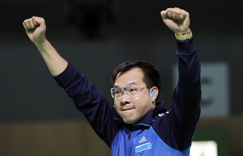 Xạ thủ Hoàng Xuân Vinh lập kỷ lục, Olympic) 2016giành Huy chương vàng đầu tiên cho Việt Nam ở môn bắn súng