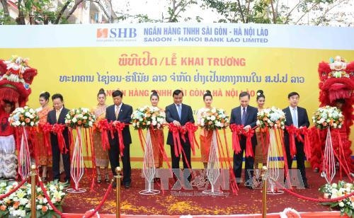Lễ cắt băng khai trương SHB Lào. Ảnh: Phạm Kiên – Phóng viên TTXVN tại Lào Lễ cắt băng khai trương SHB Lào. Ảnh: Phạm Kiên – Phóng viên TTXVN tại Lào