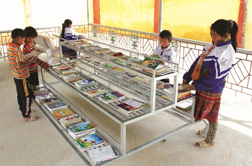 Một góc thư viện của nhà trường Một góc thư viện của nhà trường