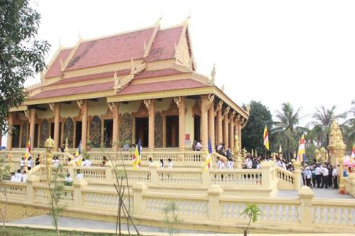 Tết cổ truyền Chôl Chnăm Thmây được tổ chức trang trọng tại Quần thể chùa Khmer, Làng VHDL các DTVN năm 2017.