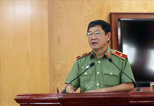 Giám đốc Công an tỉnh Lai Châu Lê Văn Bẩy kiến nghị với Bộ Chính trị và Ban Bí thư về những chính sách đặc thù về tuyển sinh trong lực lượng công an đối với đồng bào dân tộc thiểu số. Ảnh: Quý Trung – TTXVN Phó Chủ nhiệm Ủy ban Dân tộc Lê Sơn Hải phát biểu về những chính sách dành cho đồng bào dân tộc thiểu số. Ảnh: Quý Trung – TTXVN Giám đốc Công an tỉnh Lai Châu Lê Văn Bẩy kiến nghị với Bộ Chính trị và Ban Bí thư về những chính sách đặc thù về tuyển sinh trong lực lượng công an đối với đồng bào dân tộc thiểu số. Ảnh: Quý Trung – TTXVN Phó Chủ nhiệm Ủy ban Dân tộc Lê Sơn Hải phát biểu về những chính sách dành cho đồng bào dân tộc thiểu số. Ảnh: Quý Trung – TTXVN