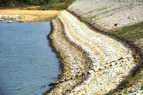 Tại hồ chứa thủy điện An Khê, mực nước đã xuống thấp 3 - 4 m