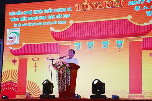 Ông Lâm Hoàng Viên – Giám đốc Trung tâm văn hóa tỉnh Sóc Trăng, Phó Trưởng ban Tổ chức hội diễn phát biểu tổng kết. Ảnh: Hoài Thu/TTXVN