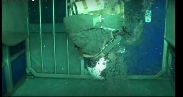 Bùa hộ mệnh cho phi công khi máy bay gặp nạn ảnh 3