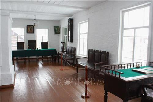 Cửa hàng tạp hóa trong làng Shushenkoye được bảo tồn đến ngày nay. Ảnh: Trần Hiếu - Pv TTXVN tại LB Nga Bên trong tòa án nhân dân ở làng Shushenskoye. Ảnh: Trần Hiếu - Pv TTXVN tại LB Nga Bên trong phòng làm việc của Lenin. Ảnh: Trần Hiếu - Pv TTXVN tại LB Nga Cửa hàng tạp hóa trong làng Shushenkoye được bảo tồn đến ngày nay. Ảnh: Trần Hiếu - Pv TTXVN tại LB Nga Bên trong tòa án nhân dân ở làng Shushenskoye. Ảnh: Trần Hiếu - Pv TTXVN tại LB Nga Bên trong phòng làm việc của Lenin. Ảnh: Trần Hiếu - Pv TTXVN tại LB Nga