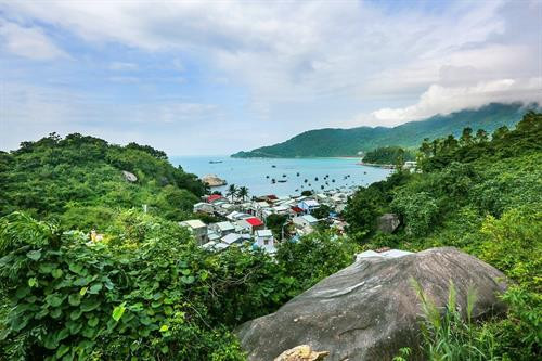 Vẻ đẹp của một góc đảo Cù Lao Chàm nhìn từ trên cao. Ảnh: Trọng Đạt - TTXVN Vẻ đẹp của một góc đảo Cù Lao Chàm nhìn từ trên cao. Ảnh: Trọng Đạt - TTXVN