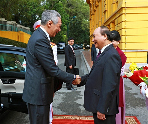 Thủ tướng Nguyễn Xuân Phúc đón Thủ tướng nước Cộng hòa Singapore Lý Hiển Long. Ảnh: Thống Nhất – TTXVN