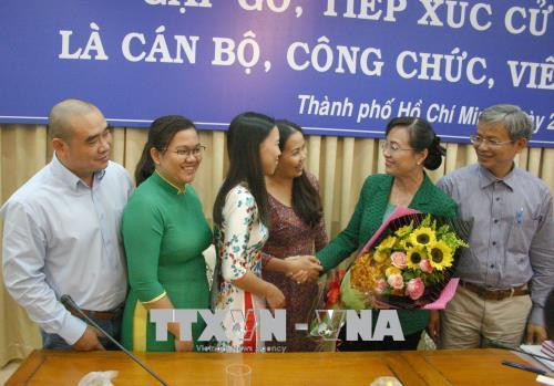 Thường trực HĐND Thành phố Hồ Chí Minh trao đổi với các cử tri. Ảnh: Tiến Lực – TTXVN Thường trực HĐND Thành phố Hồ Chí Minh trao đổi với các cử tri. Ảnh: Tiến Lực – TTXVN