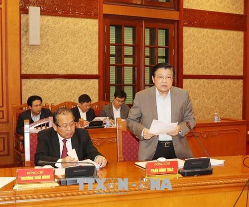 Đồng chí Phan Đình Trạc, Bí thư Trung ương Đảng,Trưởng Ban Nội chính Trung ương, Phó Trưởng Ban Thường trực Ban Chỉ đạo Trung ương về phòng, chống tham nhũng trình bày báo cáo. Ảnh: Trí Dũng – TTXVN. Đồng chí Phan Đình Trạc, Bí thư Trung ương Đảng,Trưởng Ban Nội chính Trung ương, Phó Trưởng Ban Thường trực Ban Chỉ đạo Trung ương về phòng, chống tham nhũng trình bày báo cáo. Ảnh: Trí Dũng – TTXVN.