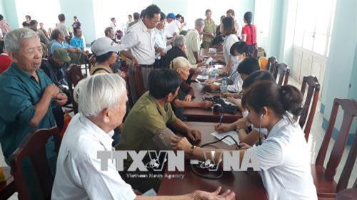 Khám bệnh cho người dân. Ảnh: K GỬIH –TTXVN Khám bệnh cho người dân. Ảnh: K GỬIH –TTXVN