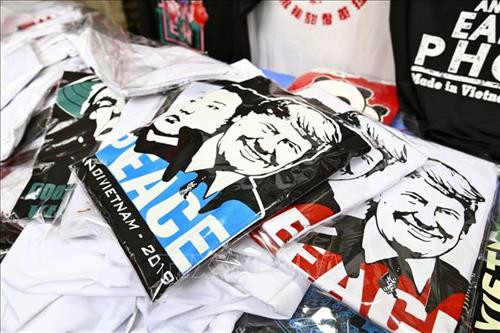 Những sản phẩm lưu niệm về Hội nghị thượng đỉnh Mỹ - Triều Tiên lần thứ hai thu hút khách du lịch ảnh 12 Những sản phẩm lưu niệm về Hội nghị thượng đỉnh Mỹ - Triều Tiên lần thứ hai thu hút khách du lịch ảnh 12