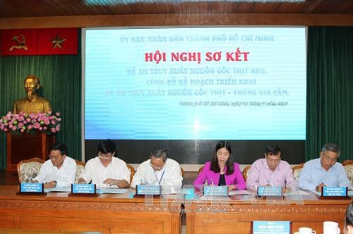 Lãnh đạo Sở Công thương Thành phố Hồ Chí Minh cùng lãnh đạo các ngành, Sở Công thương các tỉnh, thành phố tham gia ký kết phối hợp thực hiện đề án truy xuất nguồn gốc thịt - trứng gia cầm. Ảnh: Thanh Vũ-TTXVN