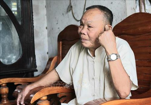 Già làng Trương Viết Văn với nhiều đóng góp để đổi thay bản Trung Lương, xã Tân Xuân. Ảnh: Nguyễn Oanh-TTXVN Già làng Trương Viết Văn với nhiều đóng góp để đổi thay bản Trung Lương, xã Tân Xuân. Ảnh: Nguyễn Oanh-TTXVN