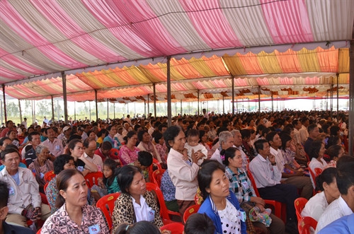 Đông đảo người dân tham dự lễ